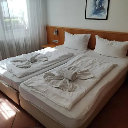 Achterwasser Mit Terrasse Dewichow